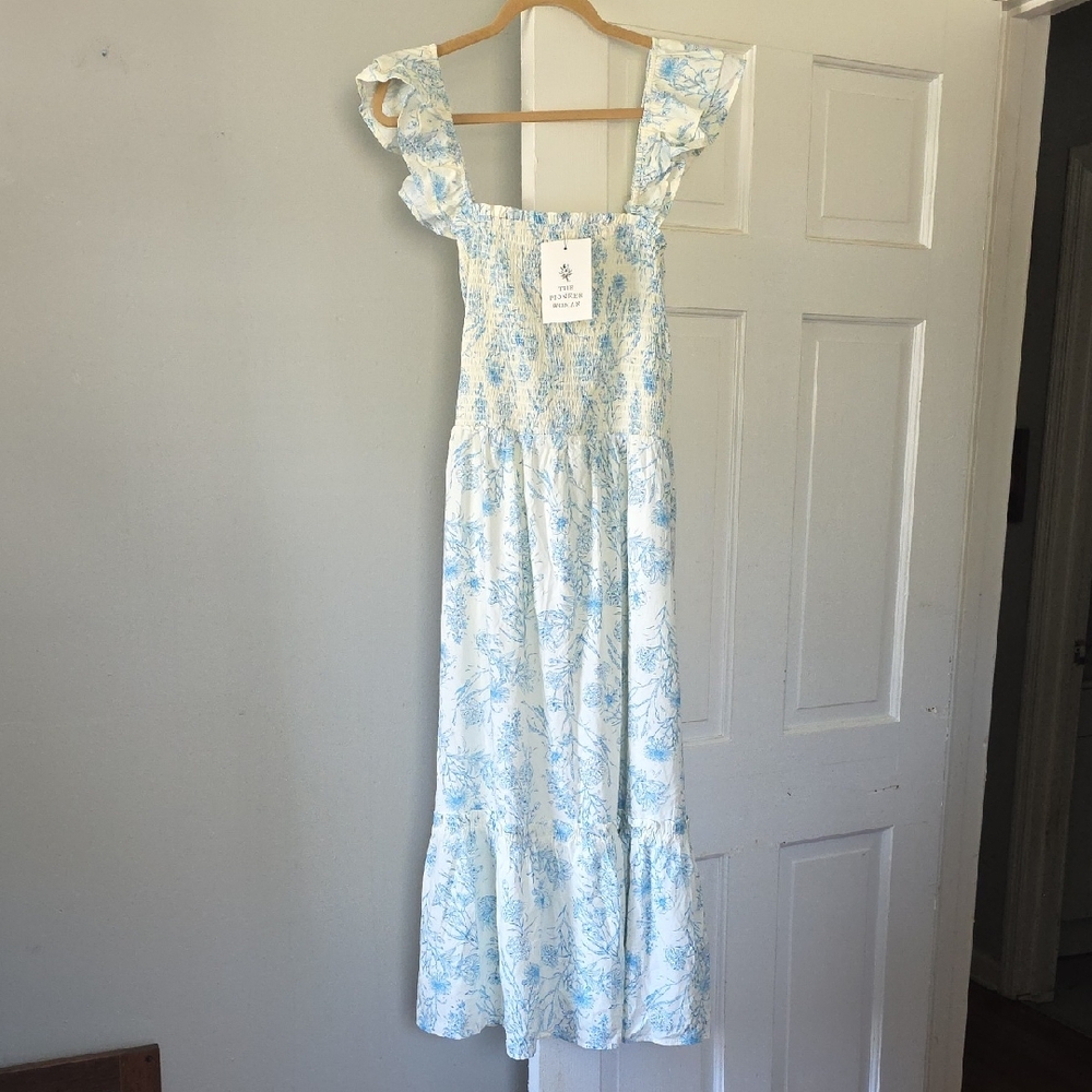 The Pioneer Woman Tiered Dress 1X Vanilla Blue Floral Smocked Bodice NWT Cottage